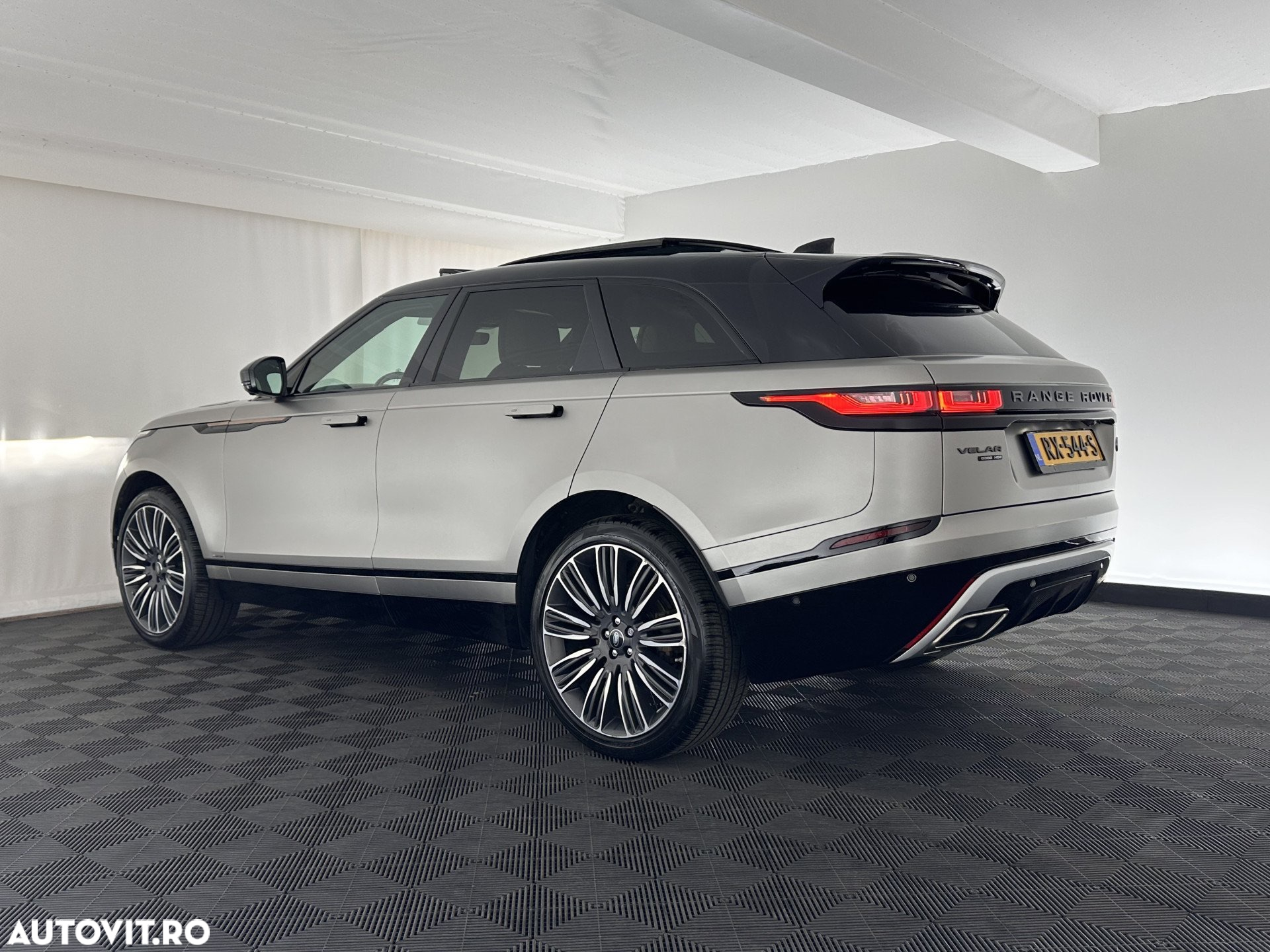 Land Rover Range Rover Velar 3.0 R-Dynamic - 3