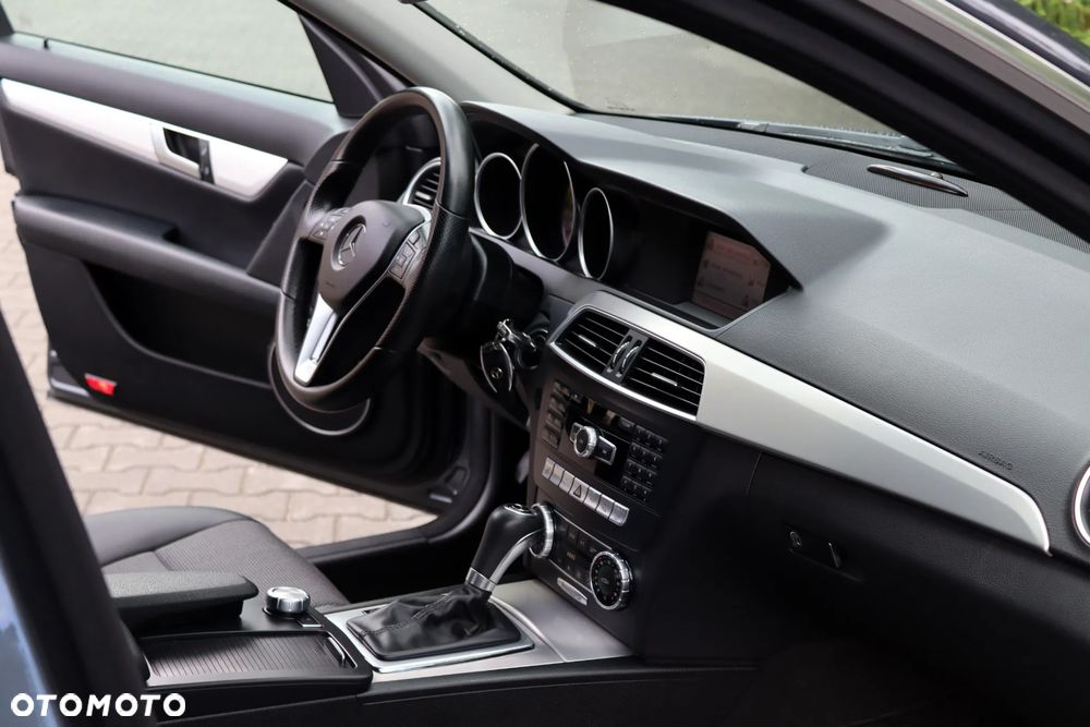 Mercedes-Benz Klasa C 180 BlueEFFICIENCY 7G-TRONIC Avantgarde - 38