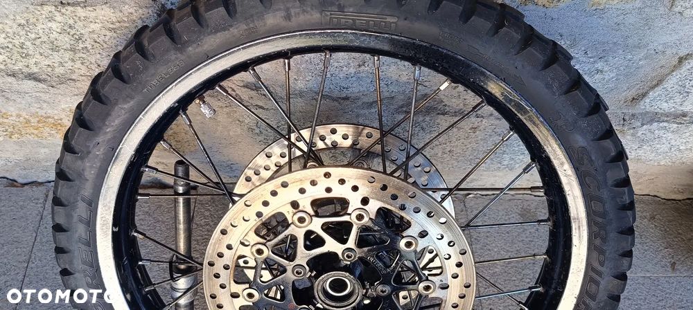 TRIUMPH TIGER 800XC KOŁO FELGA PRZÓD  KIEROWNICA HALOGENY CHŁODNICA SZYBA LICZNIK ZEGARY XRT - 34