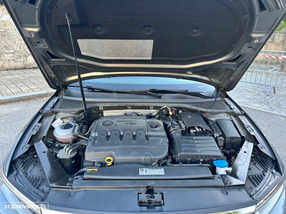 VW Passat Variant 2.0 TDi Highline DSG - 61