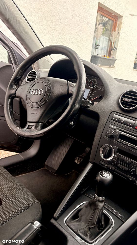 Audi A3 3-drzwiowe 2.0 FSI Ambition - 10