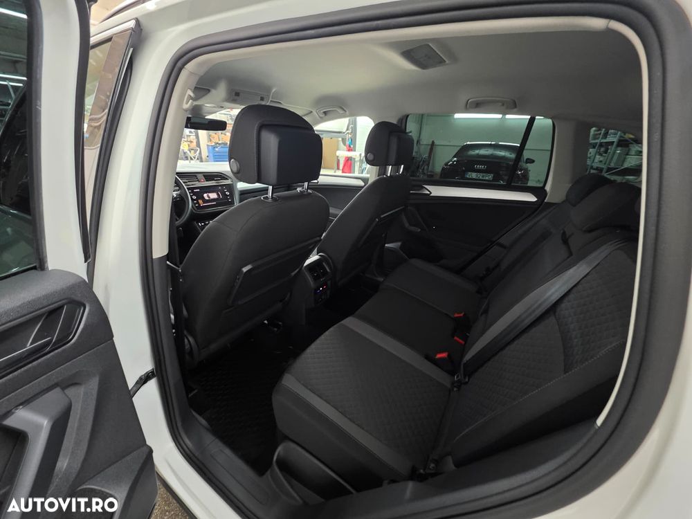 Volkswagen Tiguan - 11