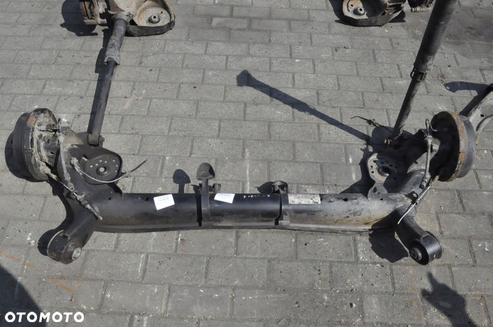 FORD FIESTA MK8 3D 5D ZAWIESZENIE BELKA TYŁ BĘBNY - 1