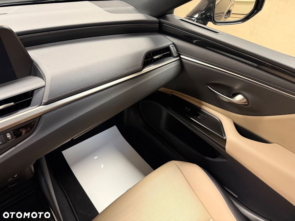 Lexus ES 300h Business Edition - 26