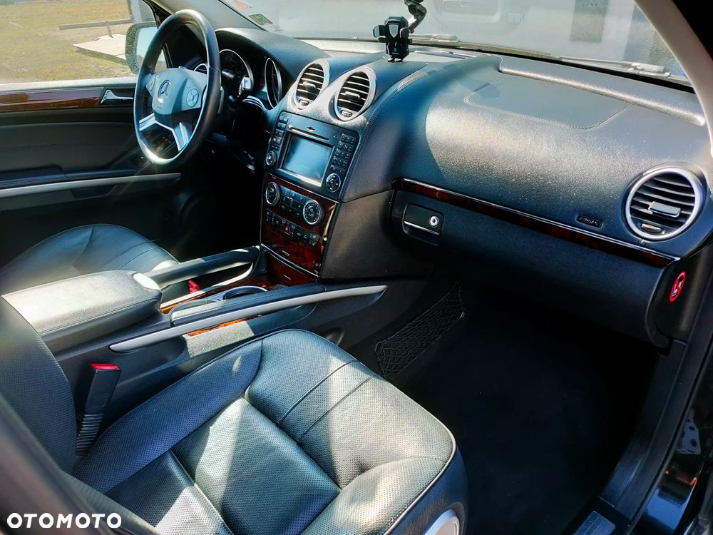 Mercedes-Benz ML - 26