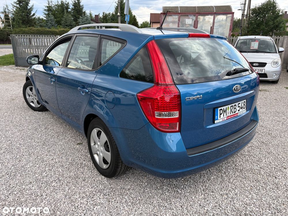 Kia Ceed - 13