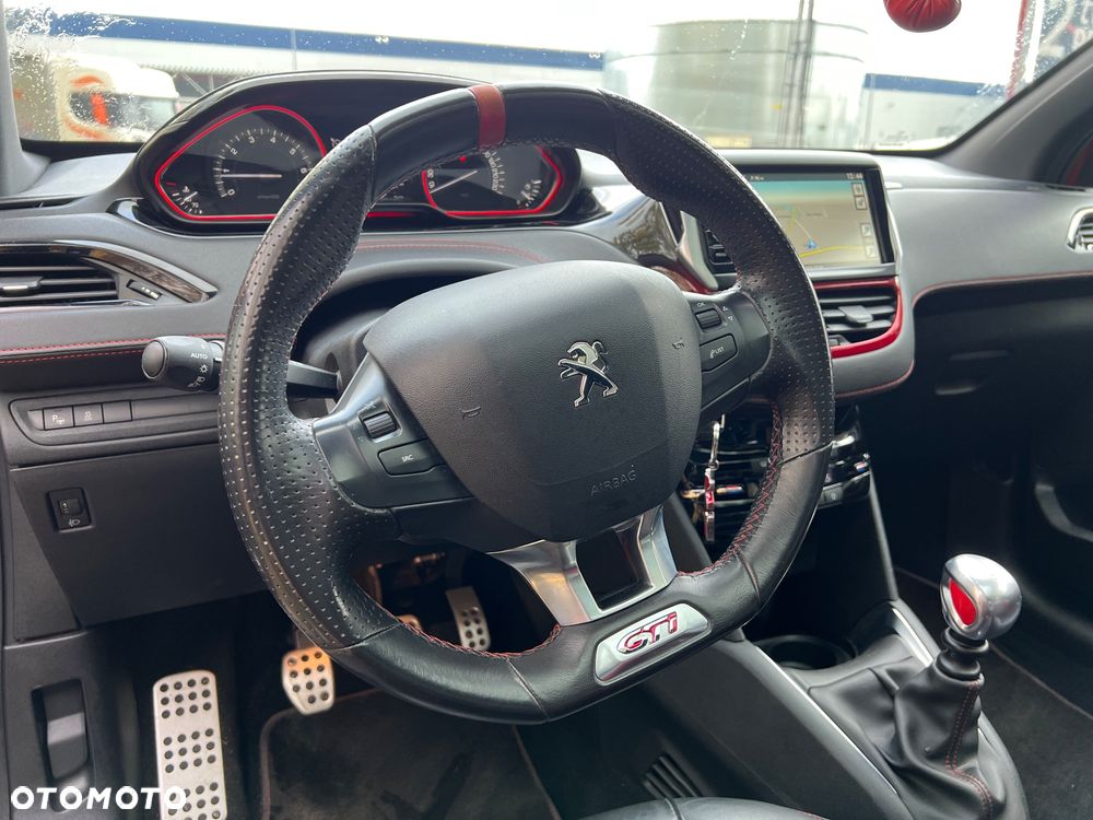 Peugeot 208 1.6 THP GTi - 13