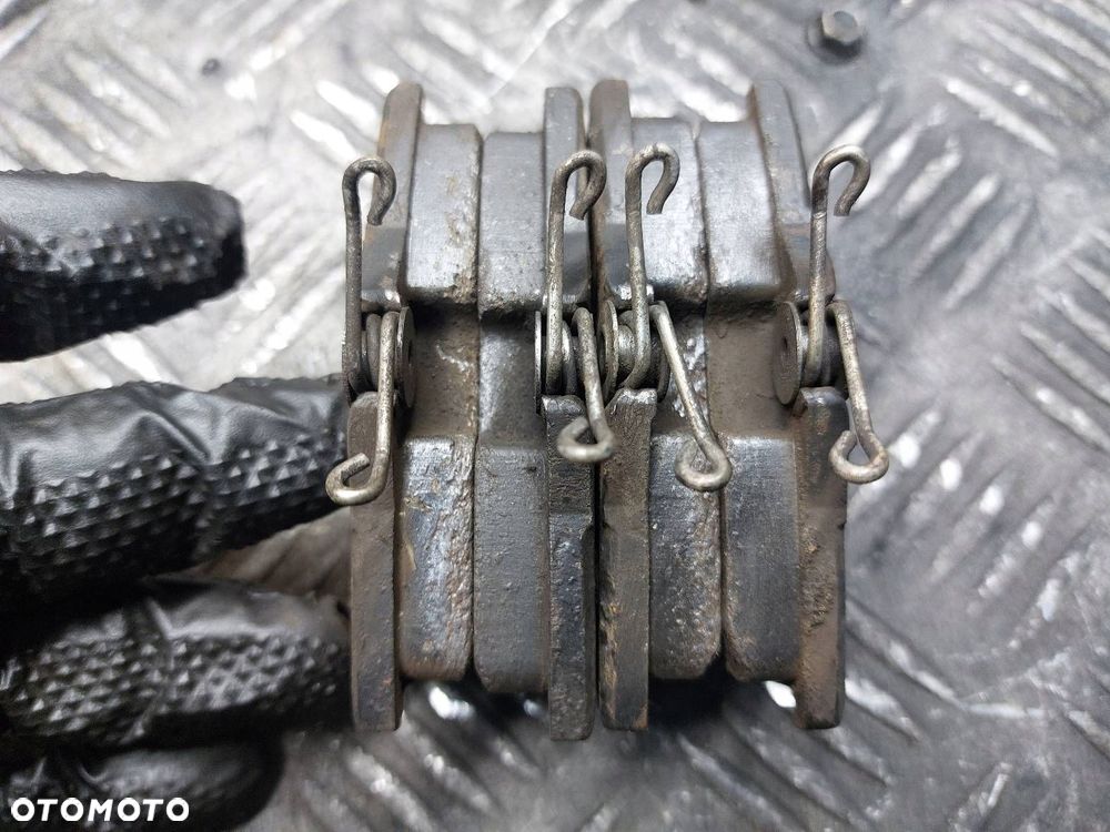 TARCZE HAMULCOWE TYŁ + KLOCKI AUDI A4 B6 - 3