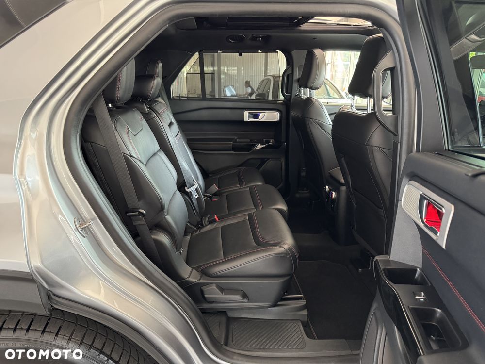 Ford Explorer - 36