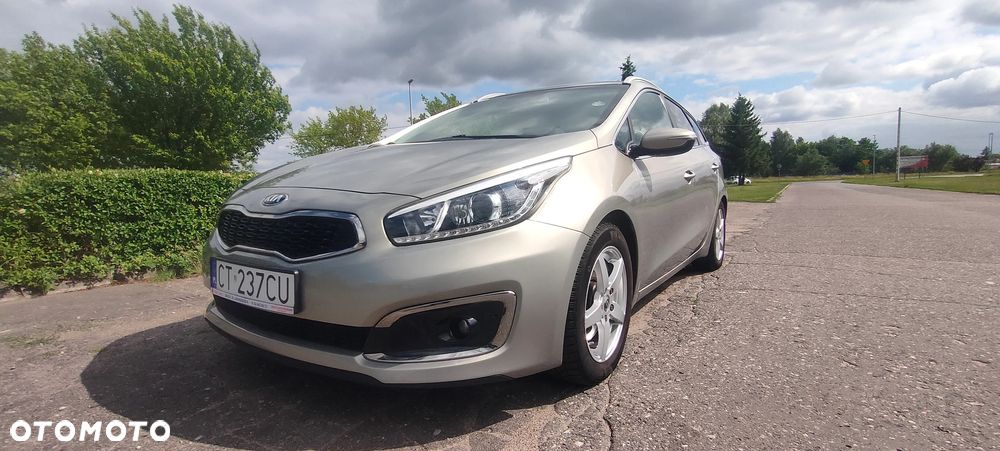 Kia Ceed - 12