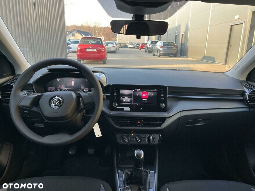 Skoda Fabia 1.0 Essence - 10