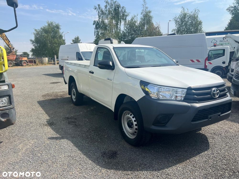 Toyota Hilux 2.4 D-4D Single Cab DLX 4x4 - 5
