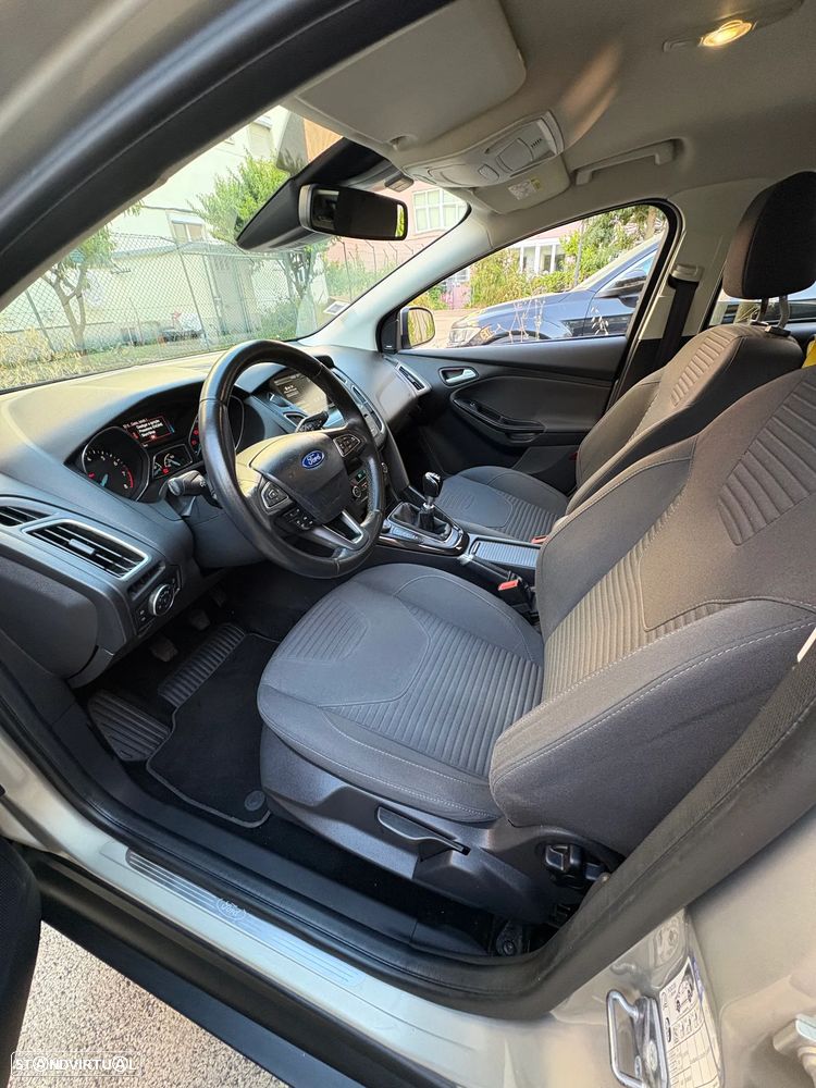 Ford Focus 1.0 EcoBoost S&S TITANIUM - 9