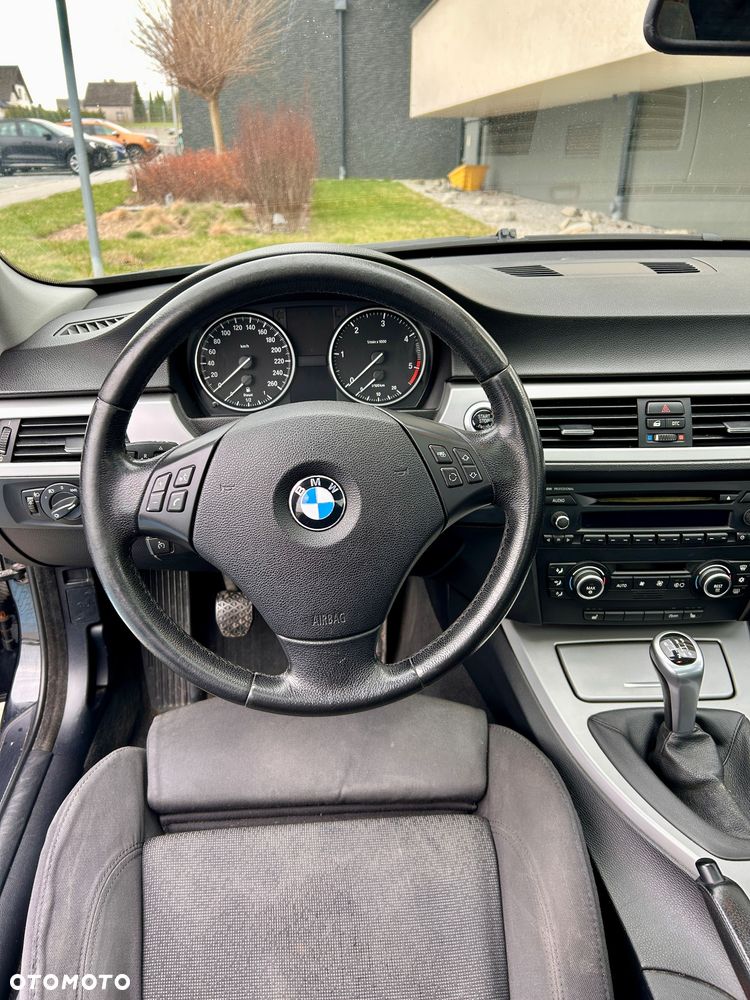 BMW Seria 3 318d - 4