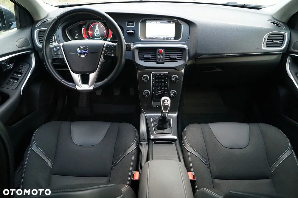 Volvo V40 D3 Summum - 28