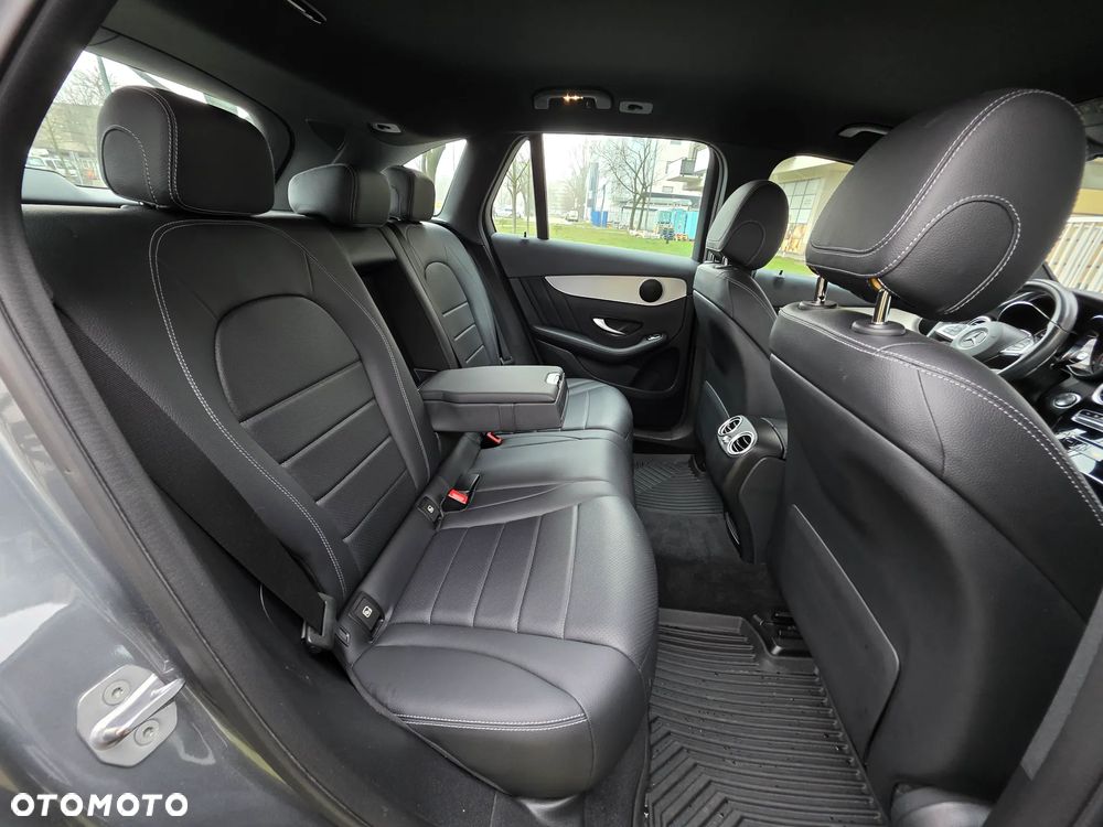 Mercedes-Benz GLC 250 4Matic 9G-TRONIC AMG Line - 33