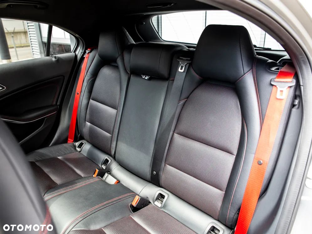 Mercedes-Benz Klasa A AMG 45 4Matic AMG Speedshift 7G-DCT - 29