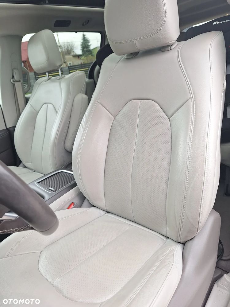 Chrysler Pacifica - 26