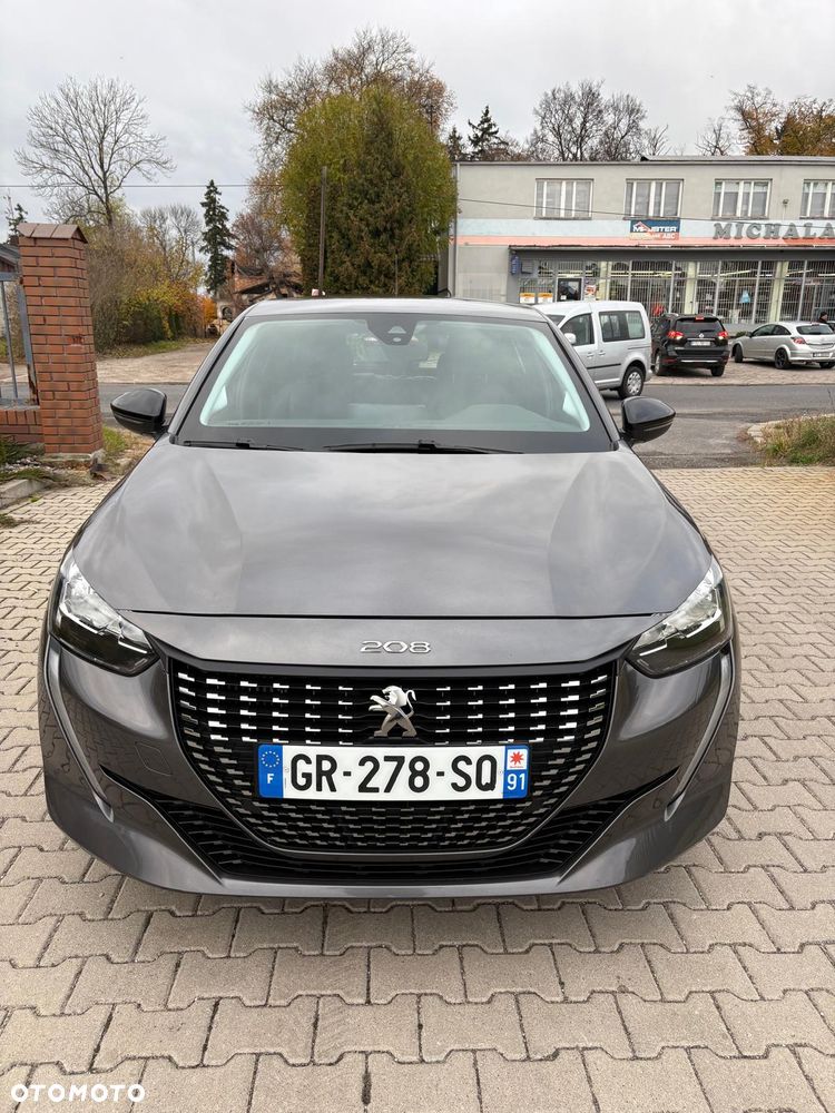 Peugeot 208 - 8