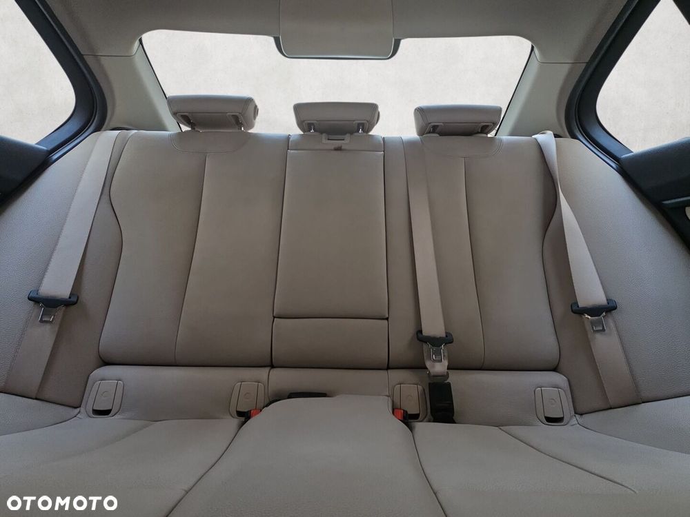 BMW Seria 3 328i xDrive - 31