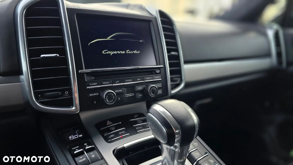 Porsche Cayenne Turbo - 35