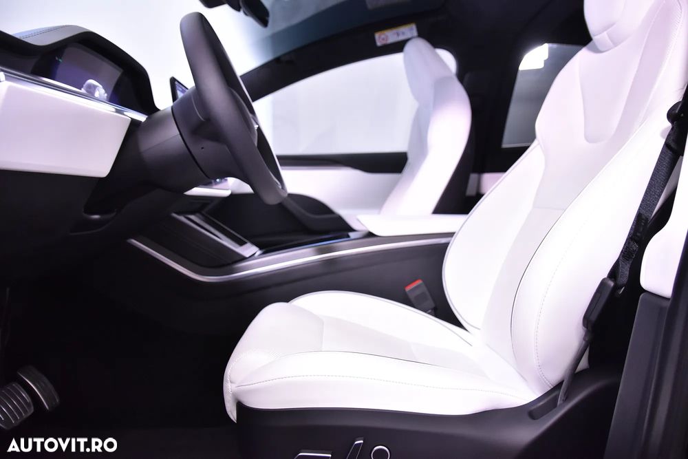 Tesla Model X - 24