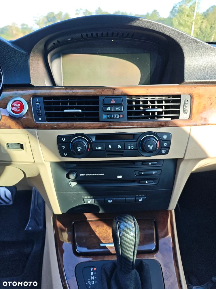 BMW Seria 3 330i - 24