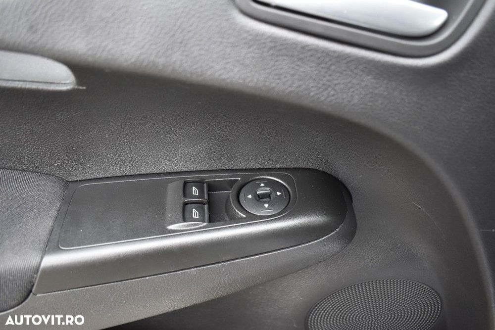 Ford Transit Courier - 17
