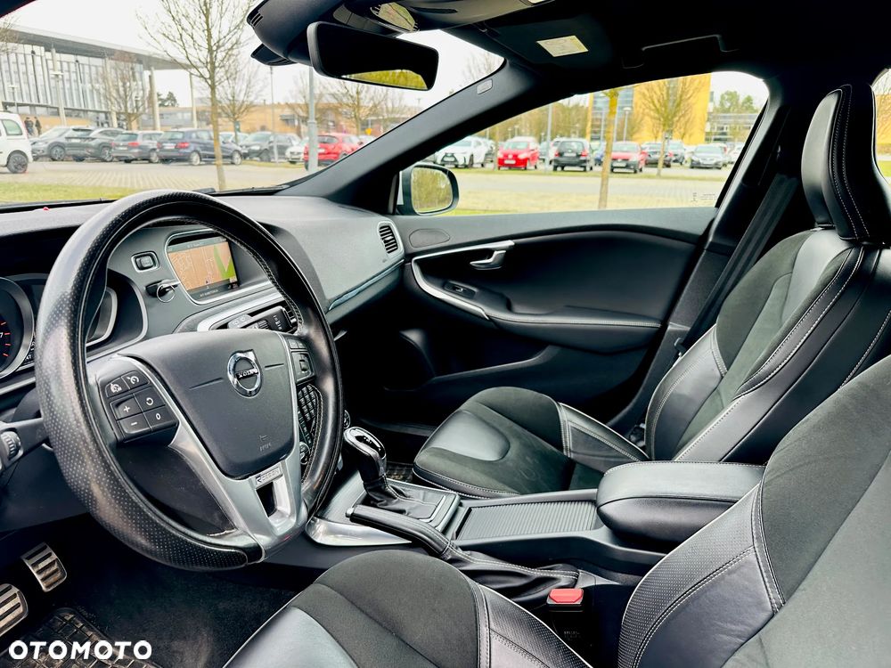 Volvo V40 T3 Drive-E R-Design Momentum - 17