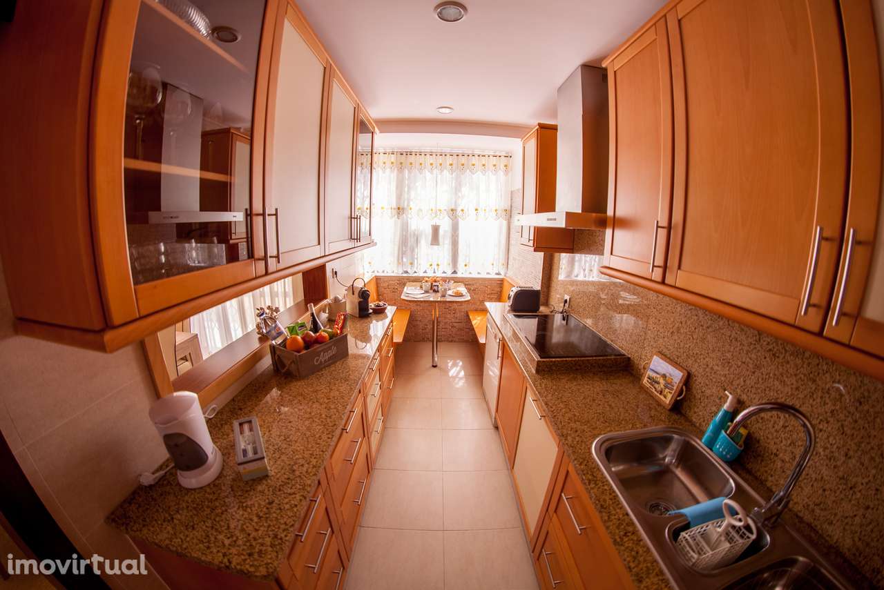 T2 ( quarto Casal + quarto interno 2 camas) piscina e garagem Estoril - Grande imagem: 4/18