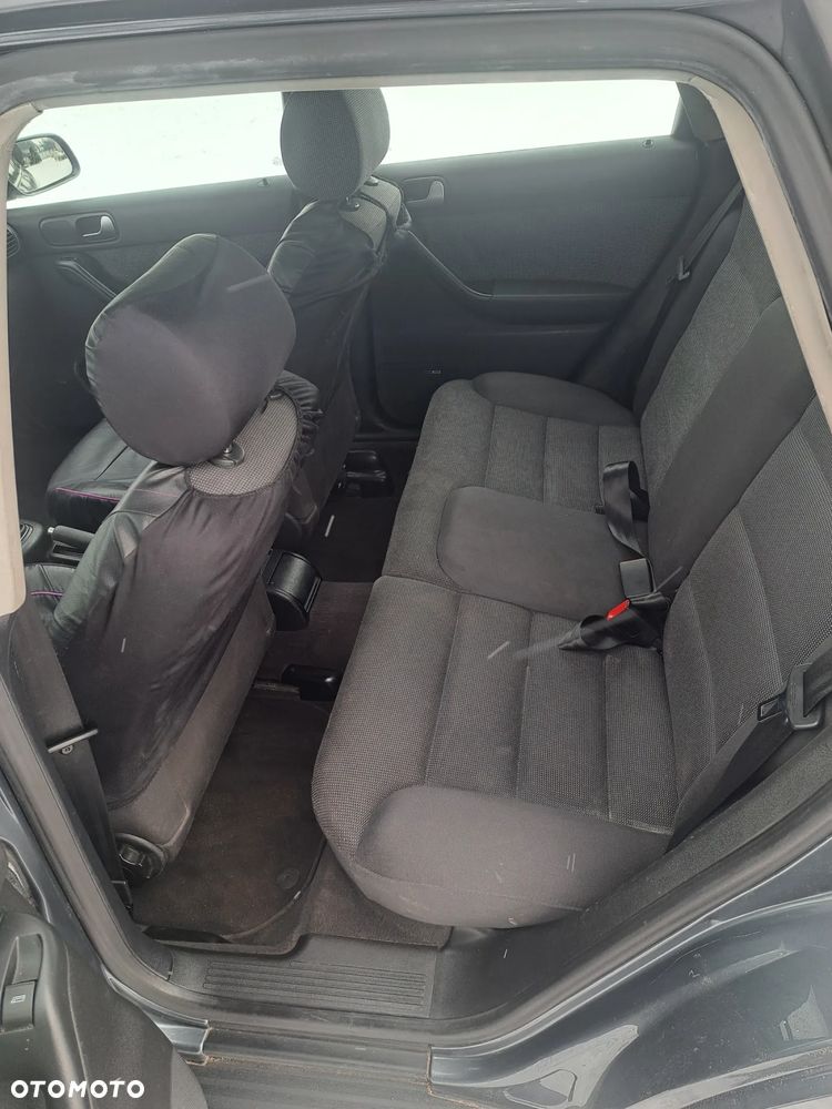 Audi A3 Sportback 1.8 Ambiente - 14