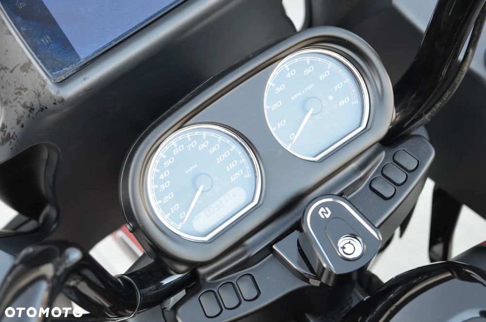 Harley-Davidson Touring Road Glide - 26