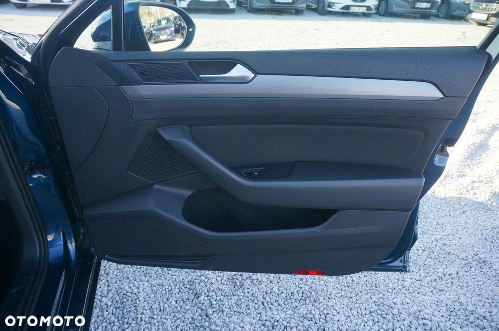 Volkswagen Passat Variant 2.0 TDI EVO Essence - 26