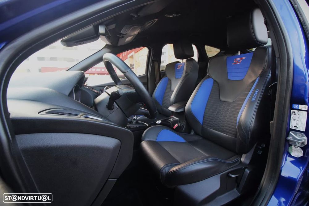 Ford Focus 2.0 EcoBoost ST - 14
