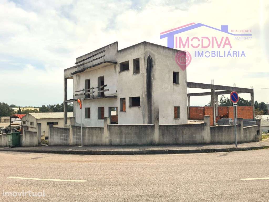 Armazém na zona industrial de Pedrogão Grande - Grande imagem: 4/22