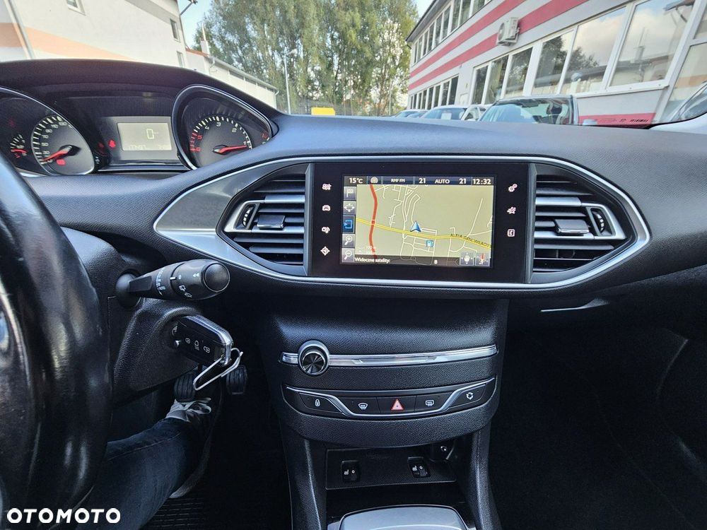 Peugeot 308 1.6 BlueHDi Allure S&S - 15