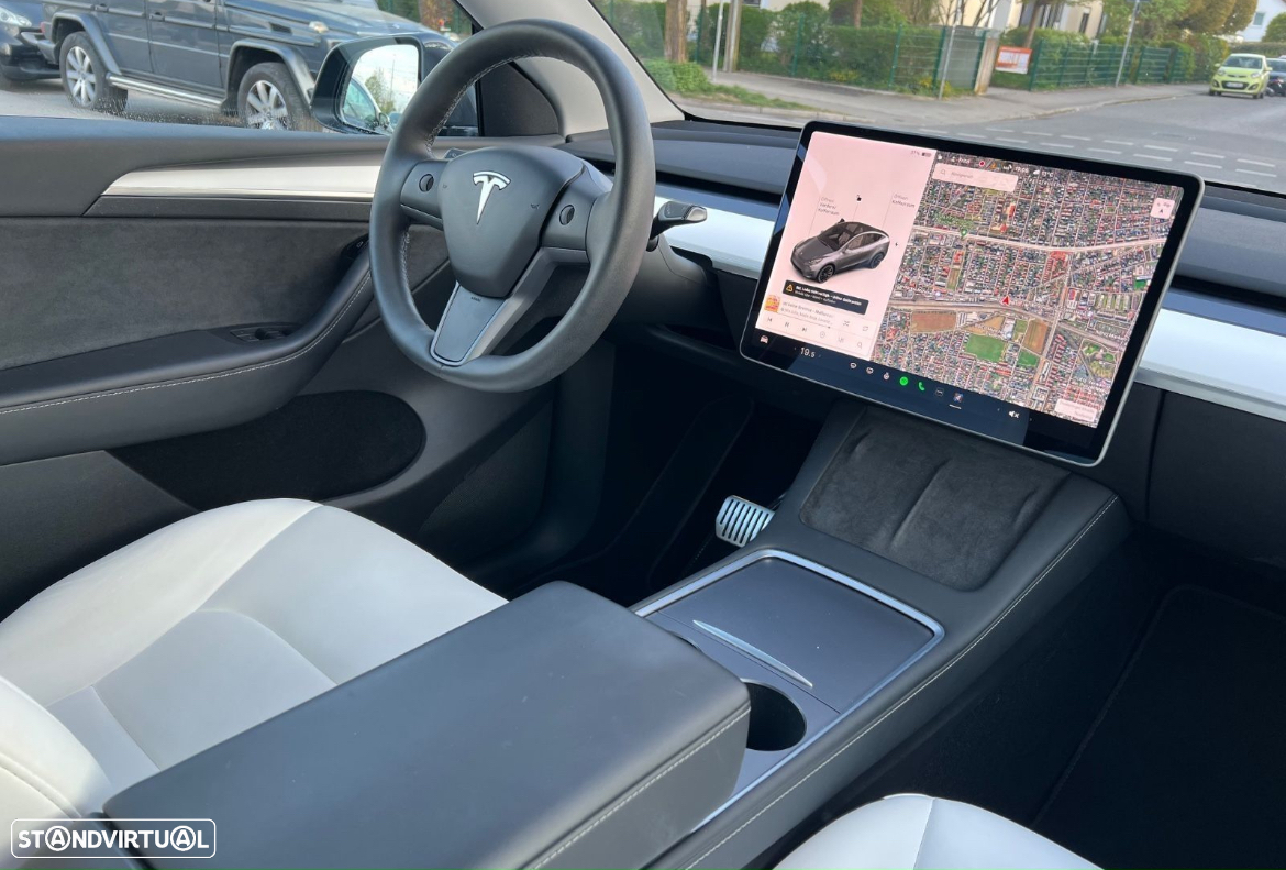 Tesla Model Y Long Range Dual Motor AWD - 6