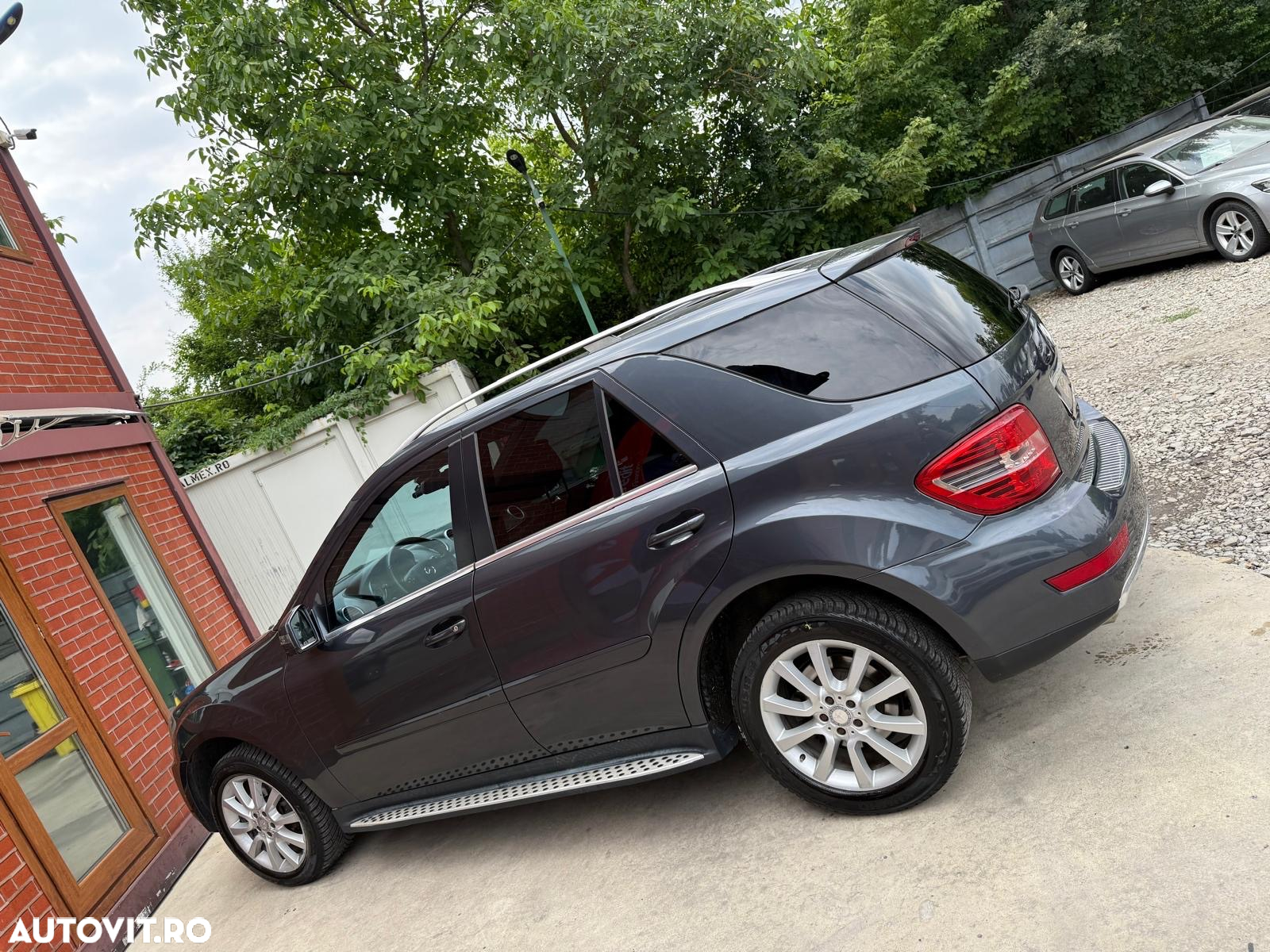 Mercedes-Benz ML 300 CDI 4Matic 7G-TRONIC DPF BlueEFFICIENCY Grand Edition - 23