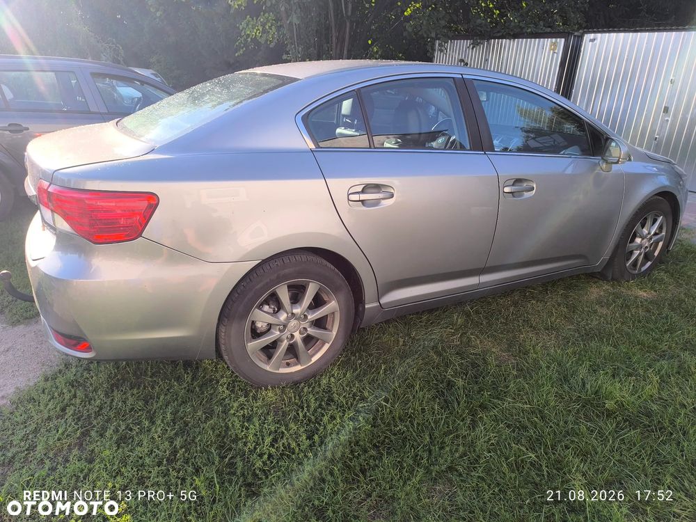 Toyota Avensis 1.8 Premium - 4