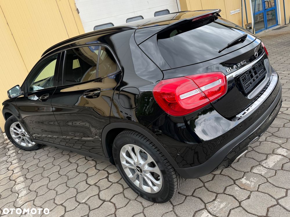 Mercedes-Benz GLA 250 7G-DCT SCORE - 4