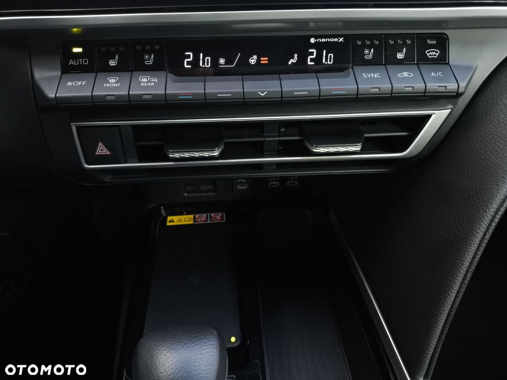 Toyota Camry - 24