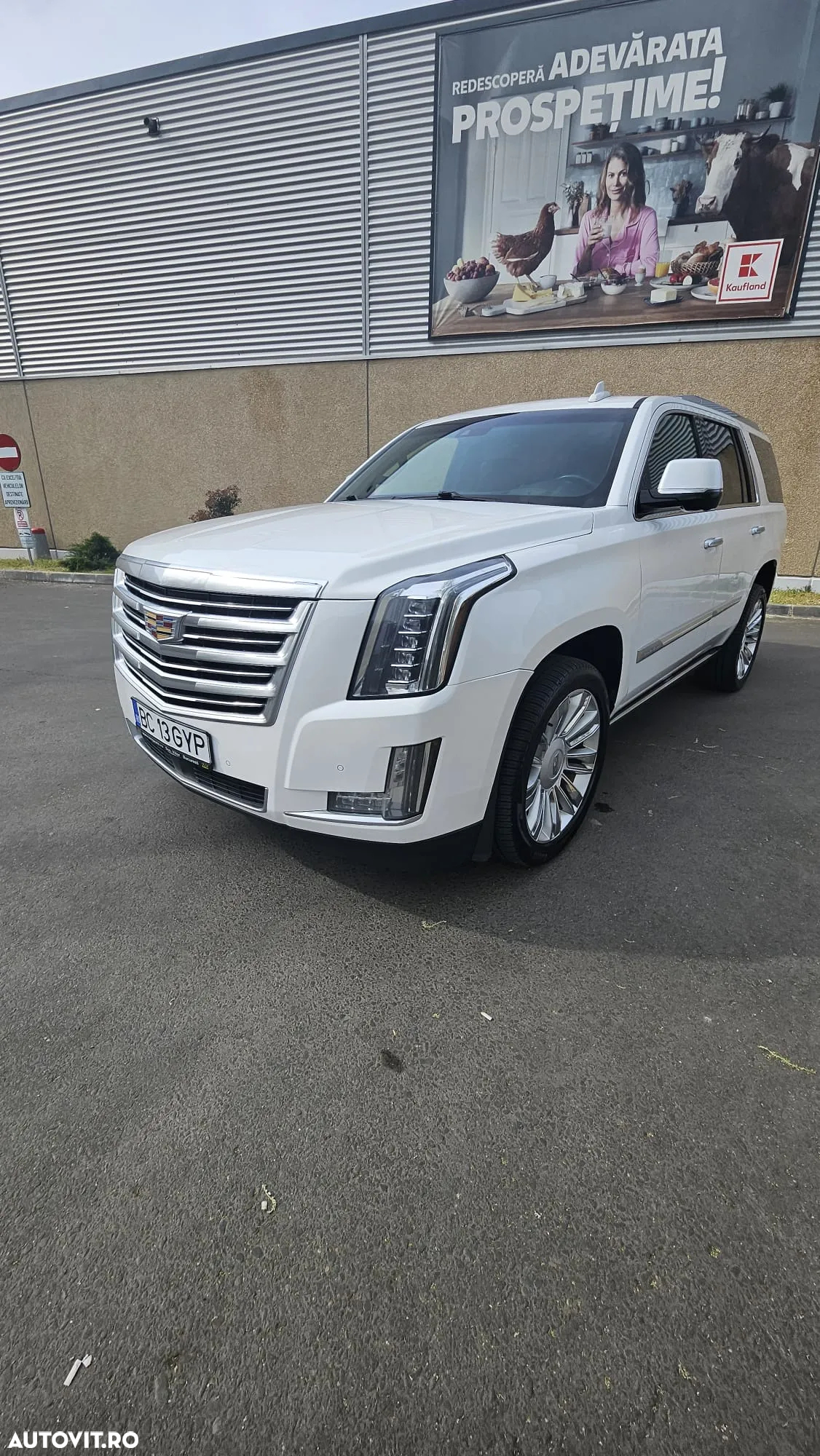 Cadillac Escalade - 4