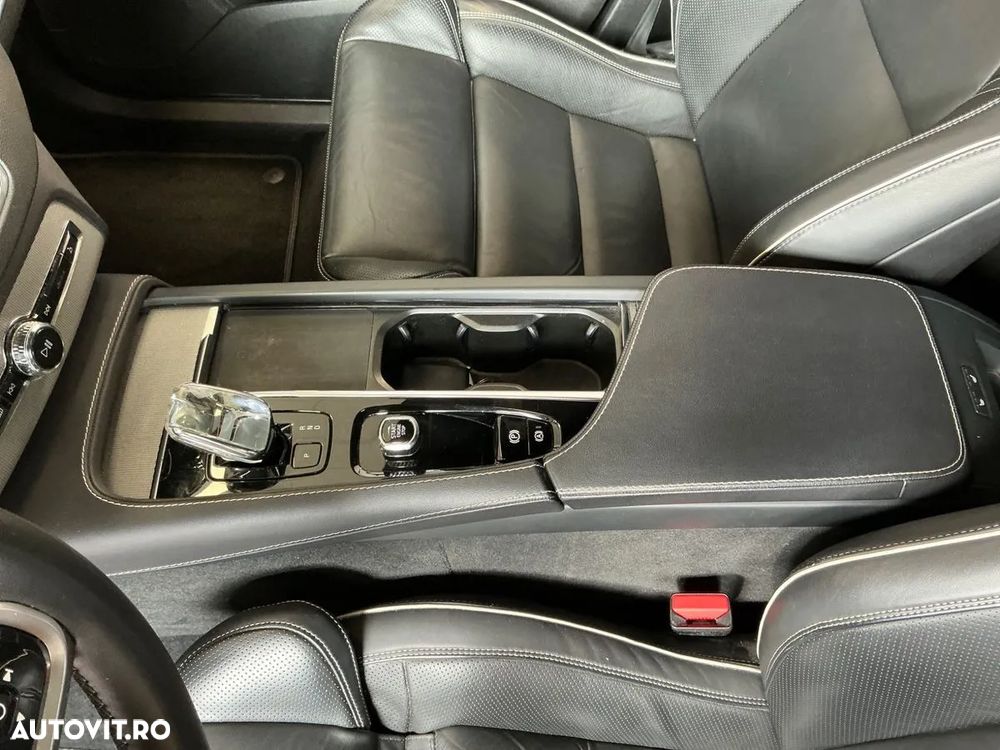 Volvo XC 90 B5 D AWD Plus Dark - 18