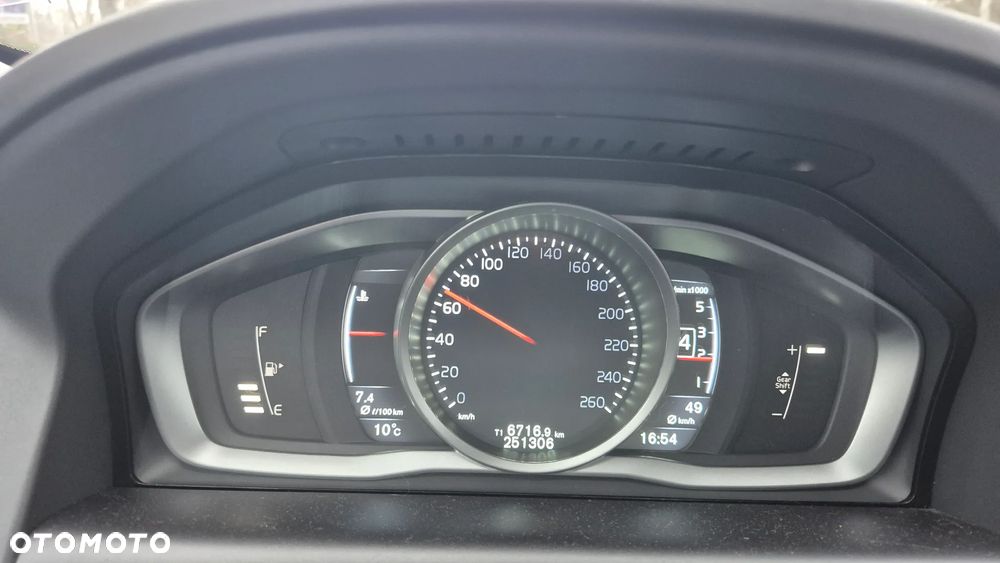 Volvo XC 60 - 8