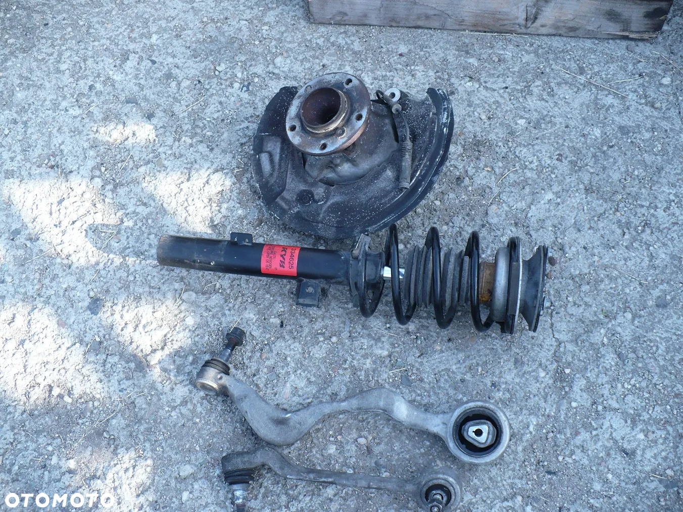 bmw 1 e81 e87 3.0i macperson kyb 334625 prawy - 2