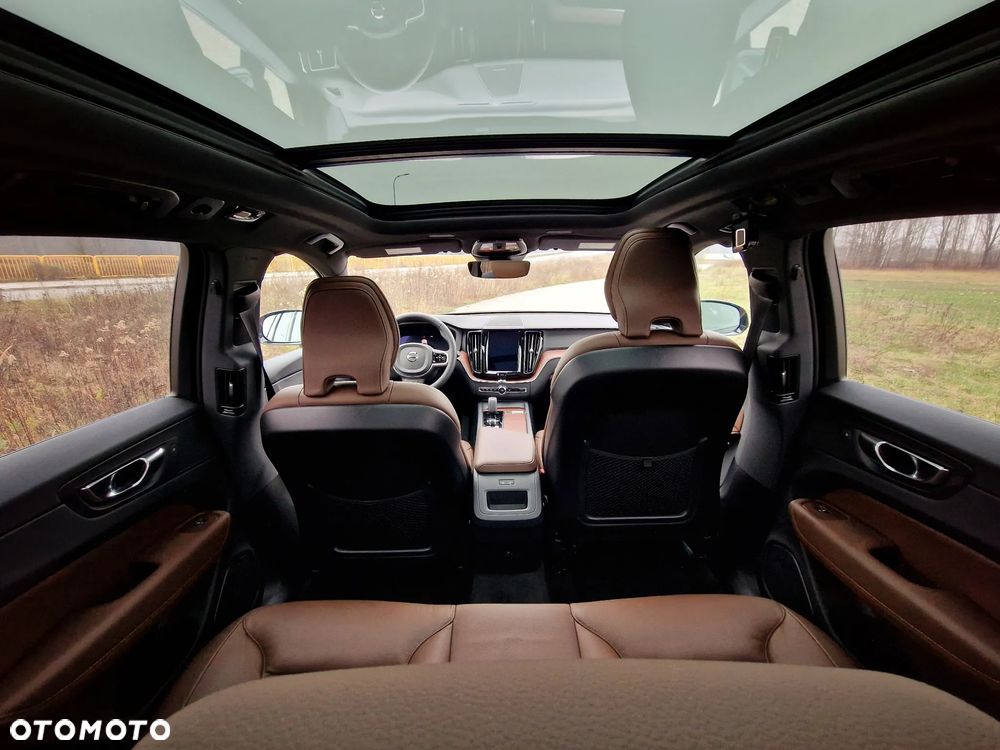 Volvo XC 60 B5 B AWD Plus Dark - 19
