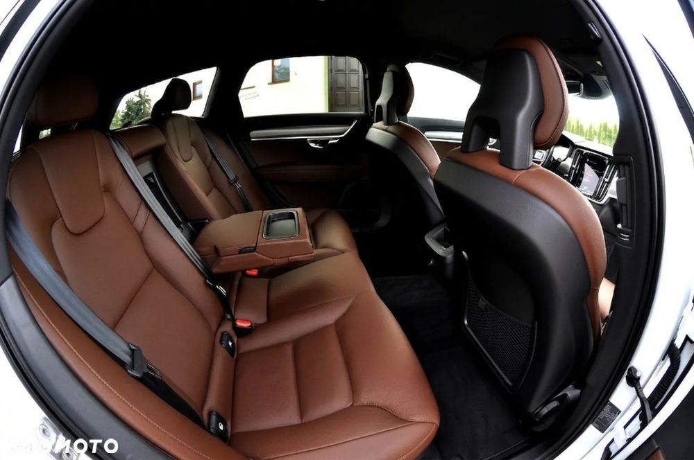 Volvo V90 D4 SCR Momentum Pro - 25