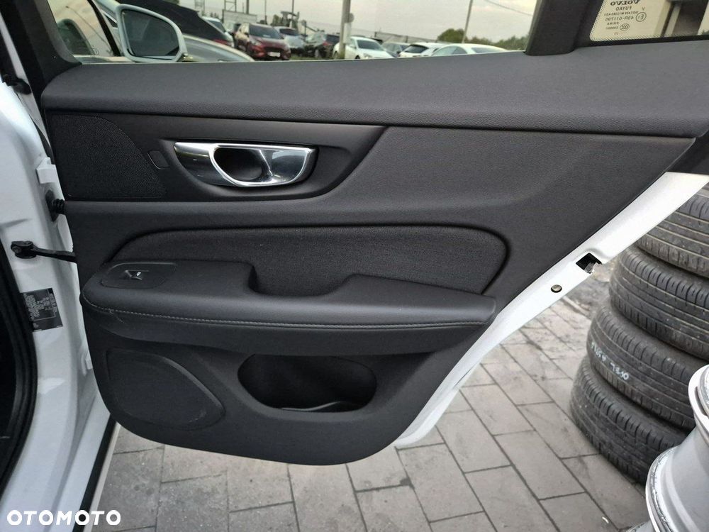 Volvo V60 B3 B Geartronic Momentum Pro - 22