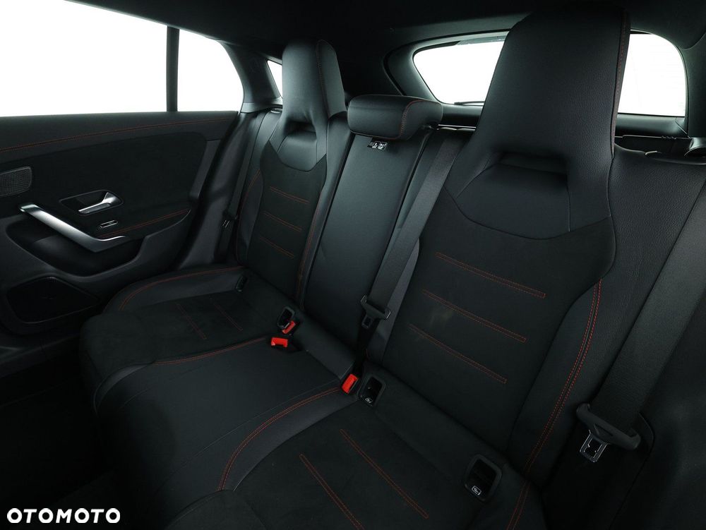 Mercedes-Benz CLA - 27