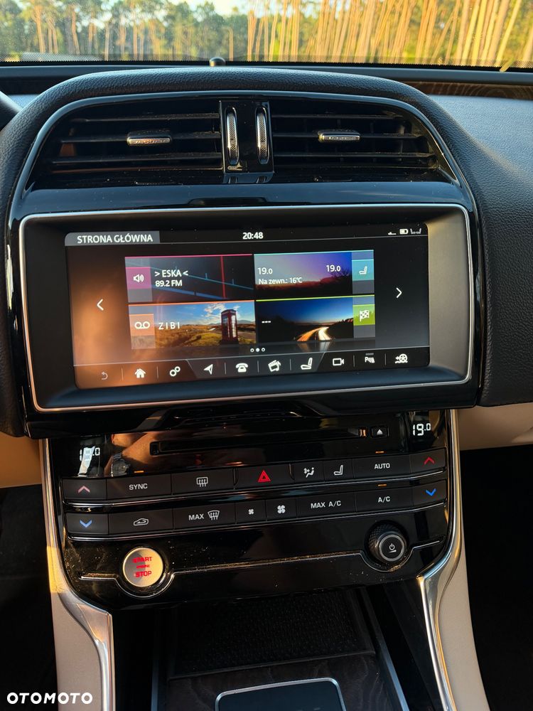 Jaguar XE 2.0 D Portfolio - 13